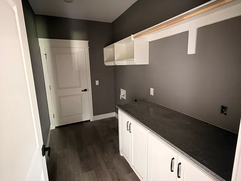 385 W Smith St — Photo 4