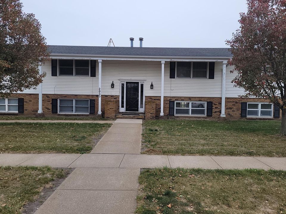1st image of 2025 E Cuming St #3
