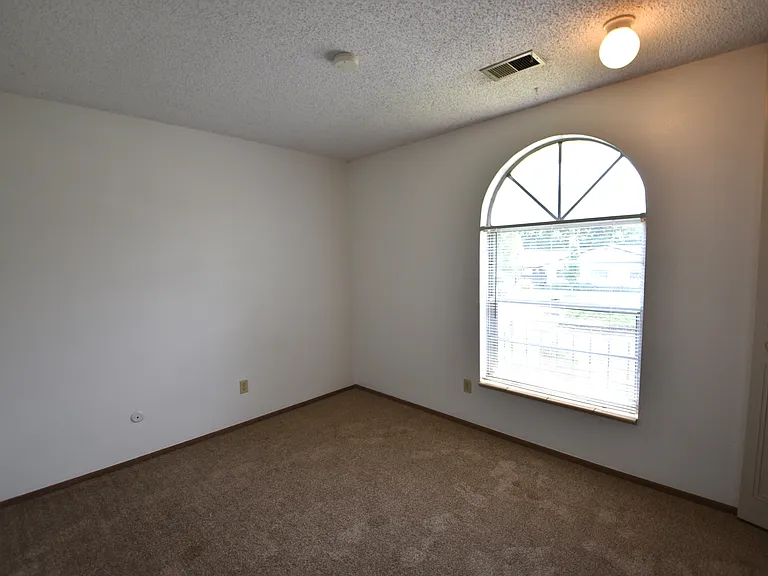 2643 Sherwood Cir — Photo 12