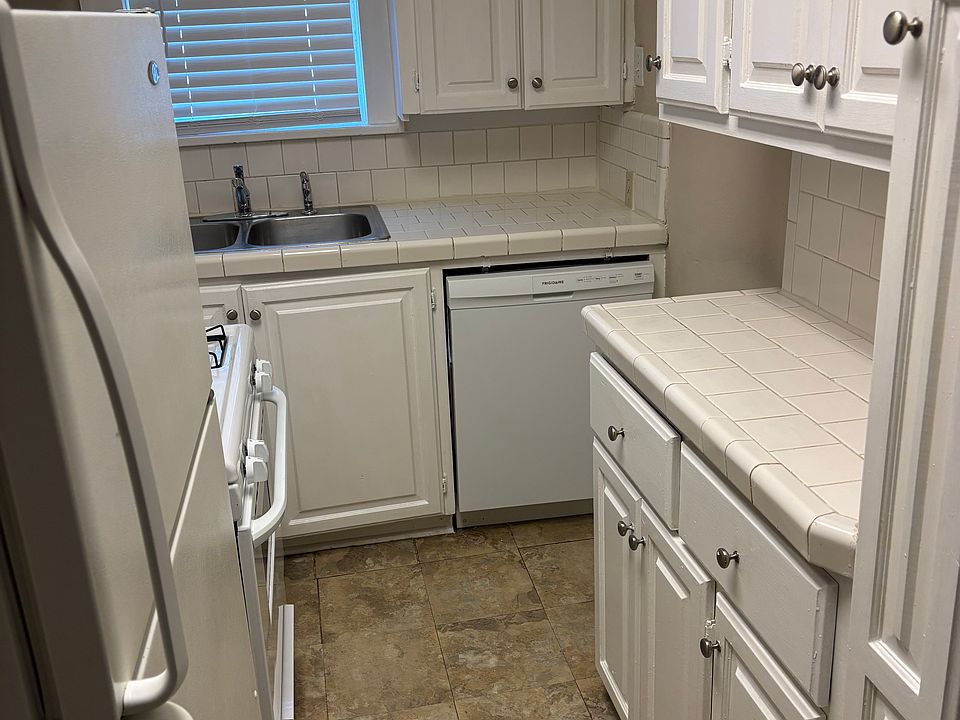 1st image of 327 NW 22nd St APT 8
