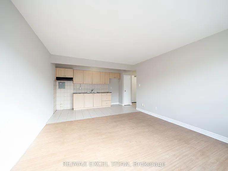 468 Ottawa St N #309A — Photo 3