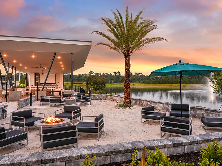 Experience outdoor comfort in a beautifully curated community spaces.