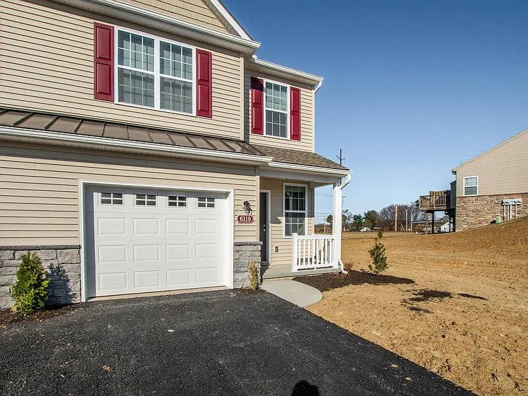 6106 Sawgrass Ct — Photo 2