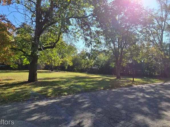 9033 Gabriel St, Romulus, MI 48174