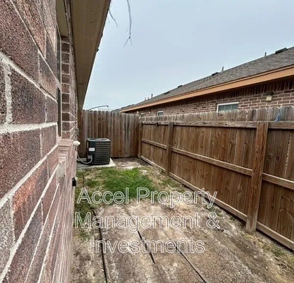 1008 W La Pointe Ave #1 — Photo 18
