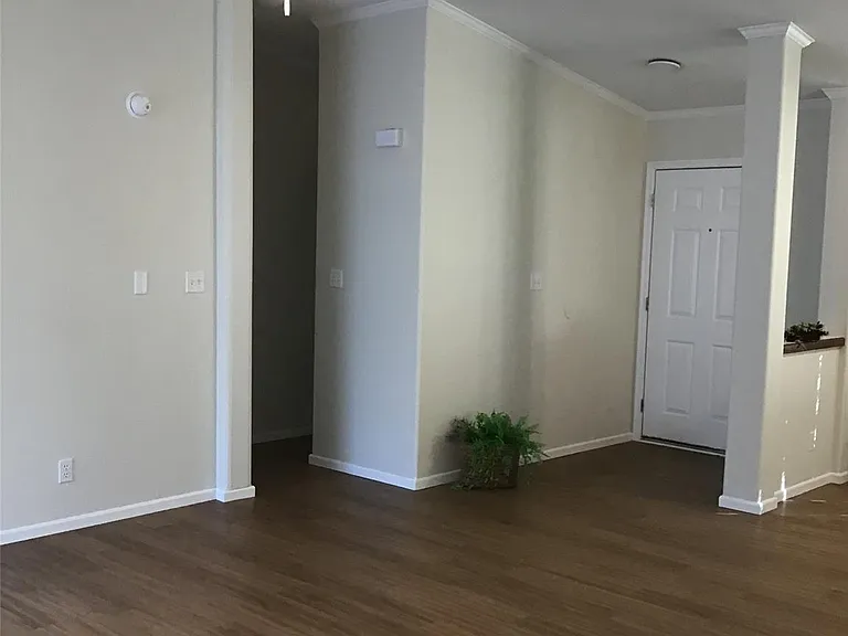 503 S Victoria St — Photo 4