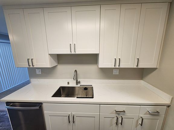 5th image of 2721 Midtown Ct #306