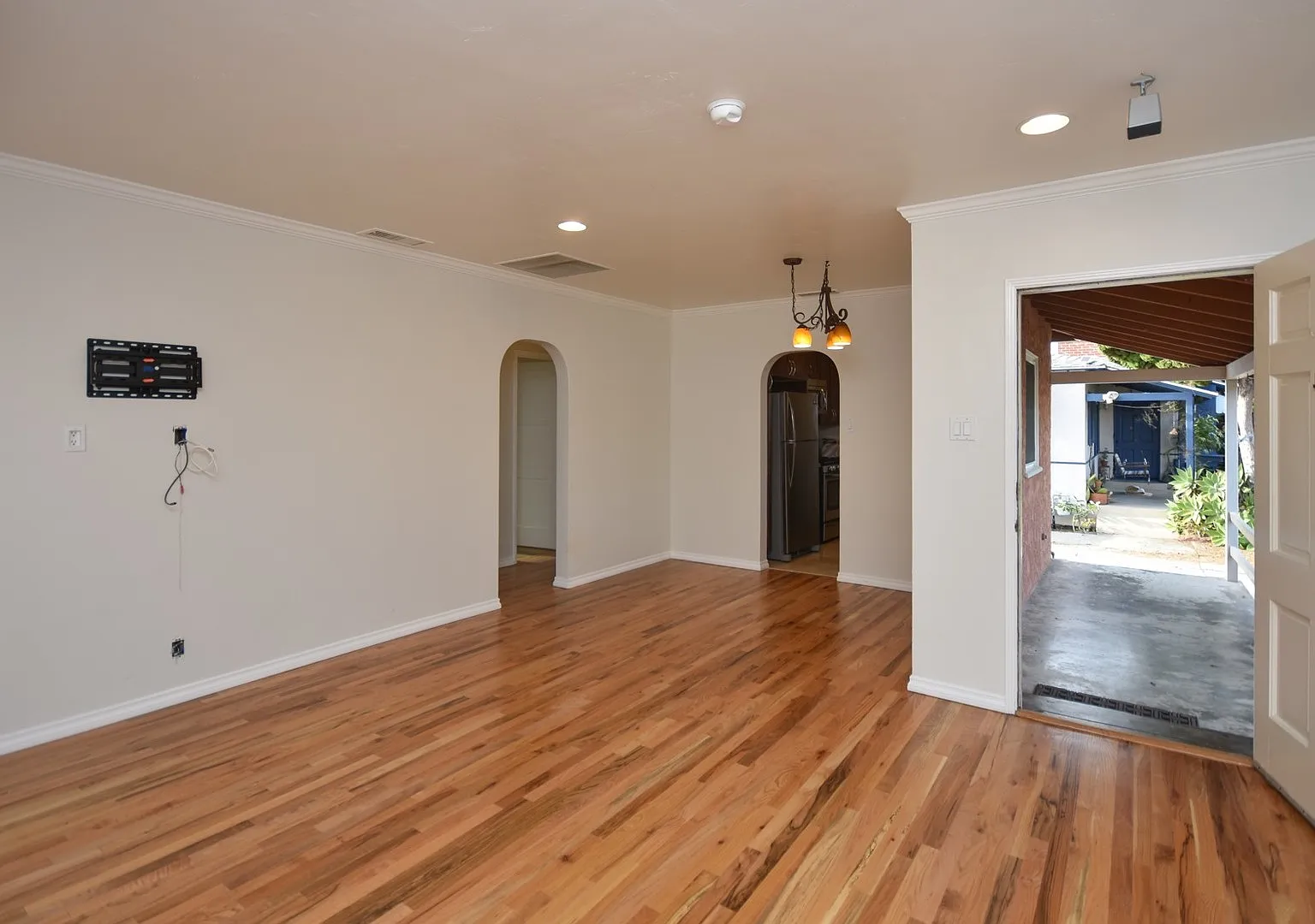 Charming 3 bedroom home in Oceanside by the beach. — Photo 2