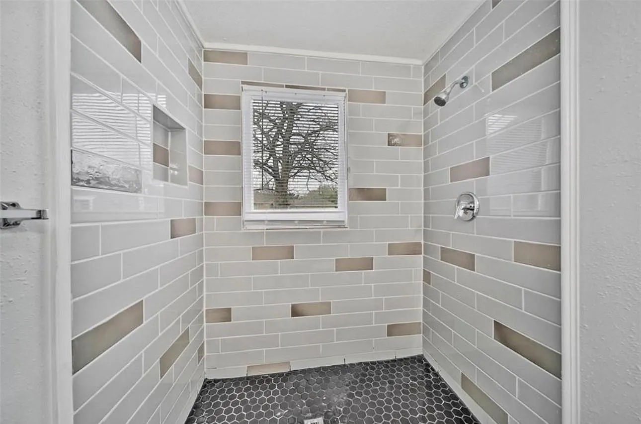 2 bed, 1.0 bath, 900 sqft, $1,600 — Photo 4