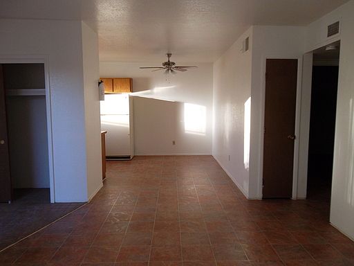 4th image of 2714-A N Edith Blvd