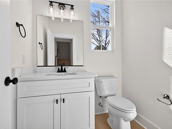 5th image of 1635 Colonial Ave