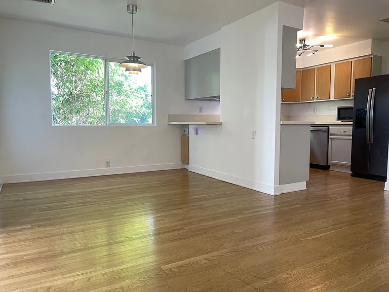 479 Nassau Ave — Photo 11