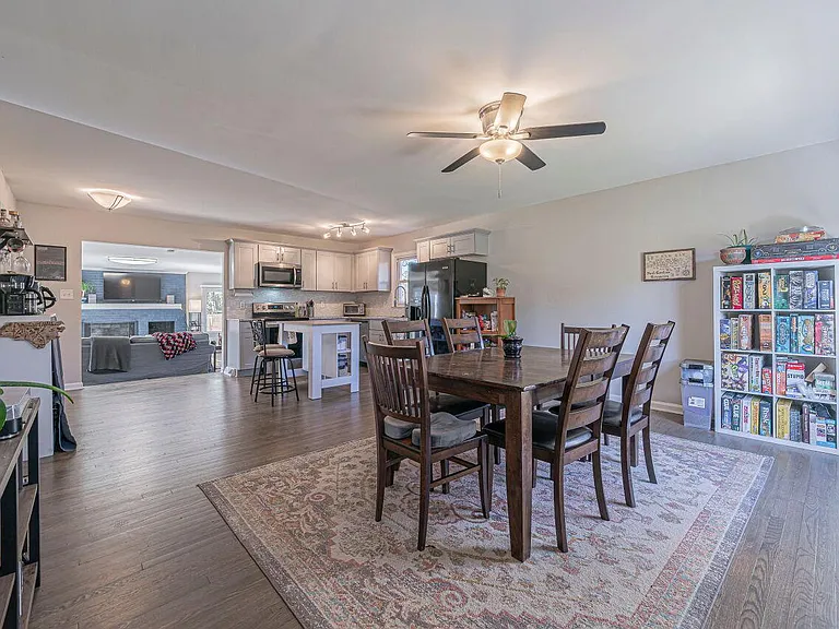 3322 Bell Dr — Photo 18