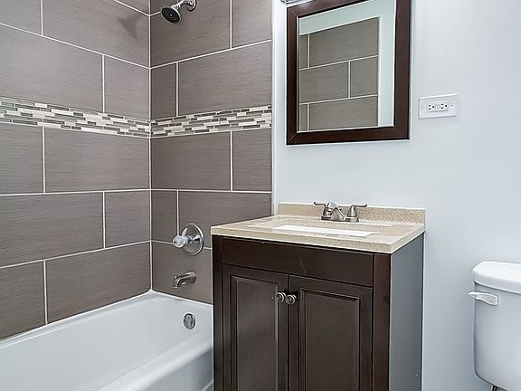 3rd image of 7632 S Stewart Ave APT 2D
