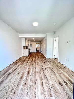 4th image of 23-29 30th Dr #4R