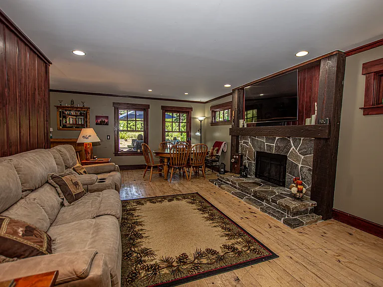 3035 Cedarwood Dr — Photo 2