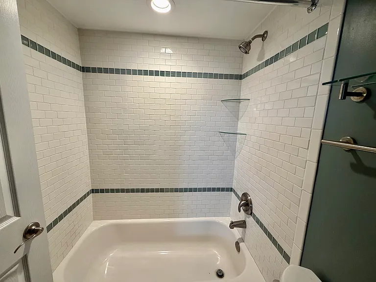 1030 Mound St — Photo 4