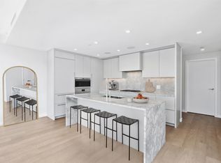 7433 Cambie St #2106, Vancouver, BC V6P3G9