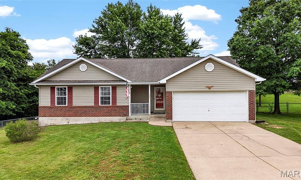 1st image of 324 Lyons Dr