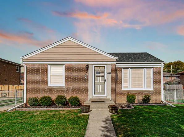 3842 Howard St, Skokie, IL 60076