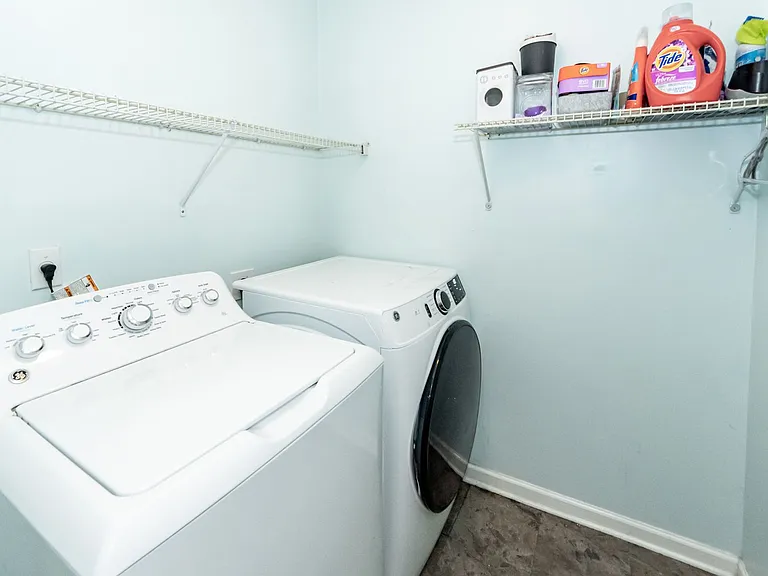 133 Diploma Dr — Photo 33