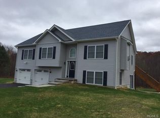 6 Madre Decristo Rd, Wallkill, NY 12589