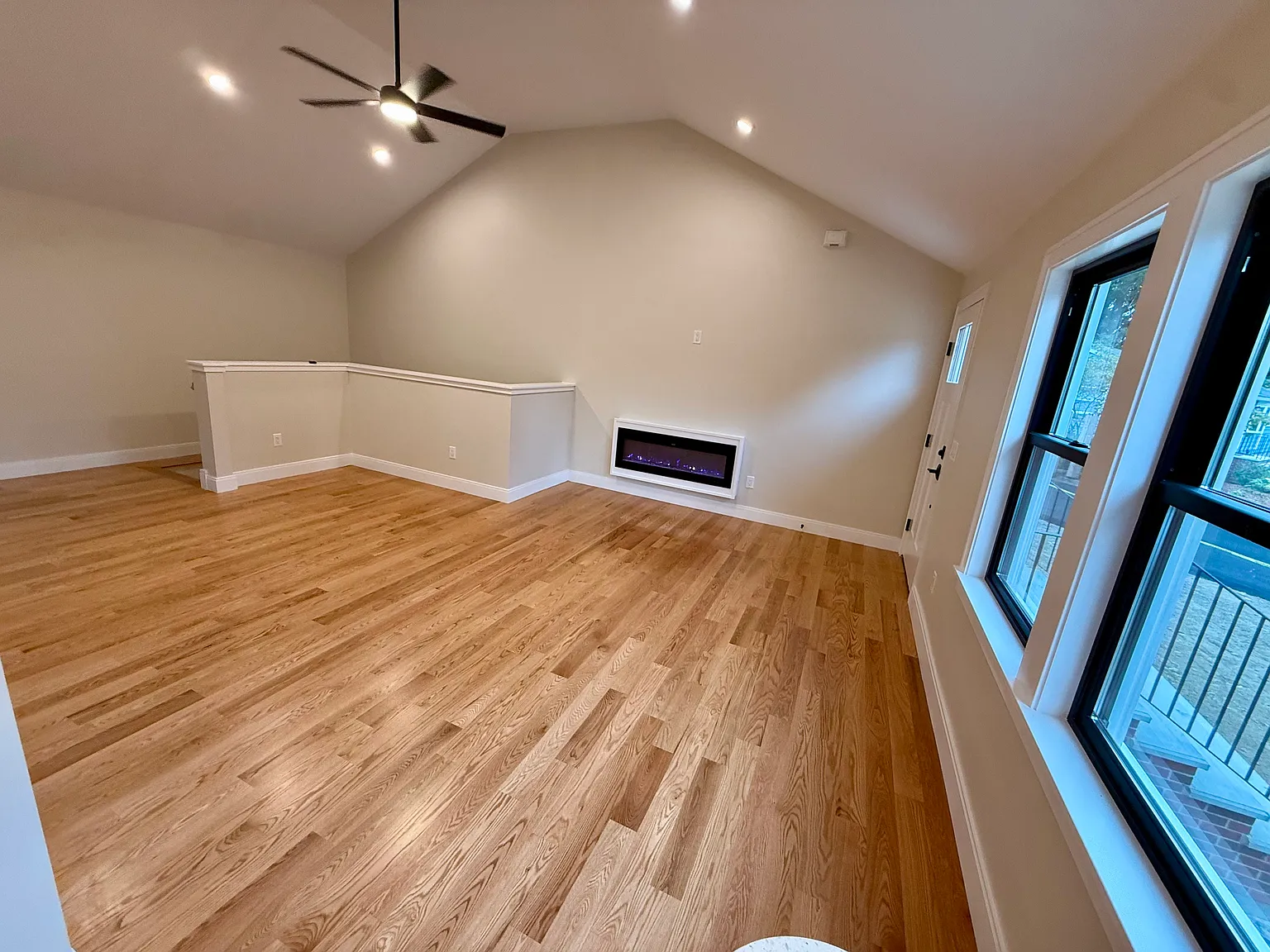 3 bed, 3.5 bath, 1700 sqft, $4,175 — Photo 3