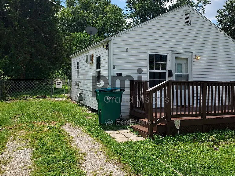 1719 W Olive St — Photo 15