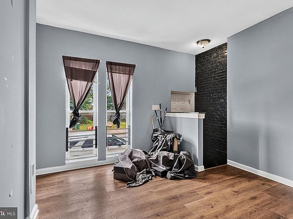 5th image of 2036 Walbrook Ave