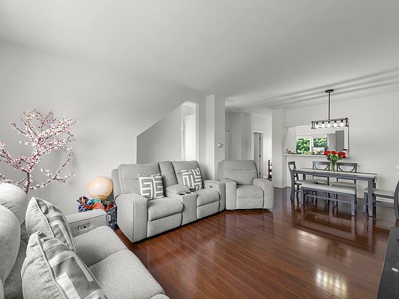 5th image of 3344 Ravinia Cir