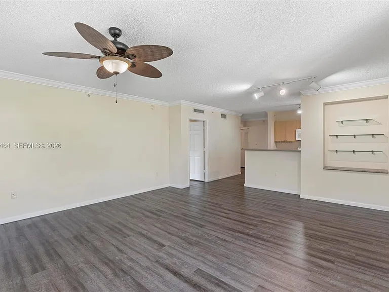 1919 Van Buren St #417A — Photo 8