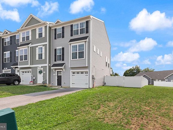 3rd image of 32 Coop Ln