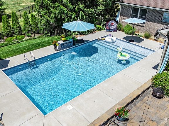 2nd image of 409 Fitchs Farm Ct
