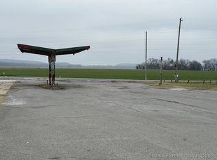 9999 N Highway 100, Webbers Falls, OK 74470