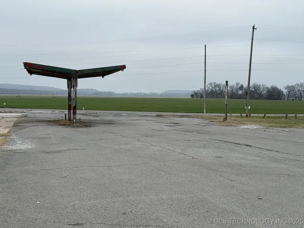 9999 N Highway 100, Webbers Falls, OK 74470