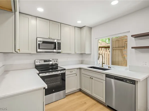 4770 Topaz St Unit 10, Las Vegas, NV 89121
