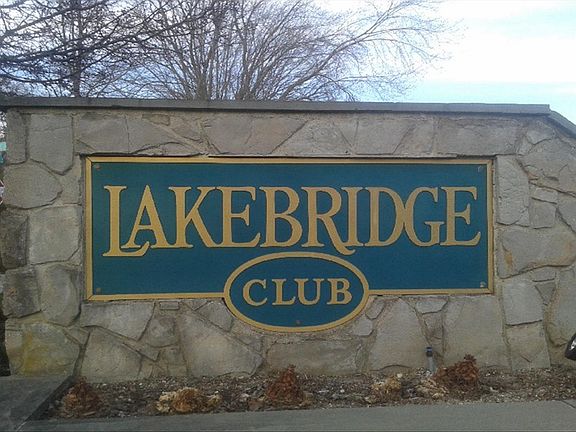 4th image of 69 Lakebridge Dr S