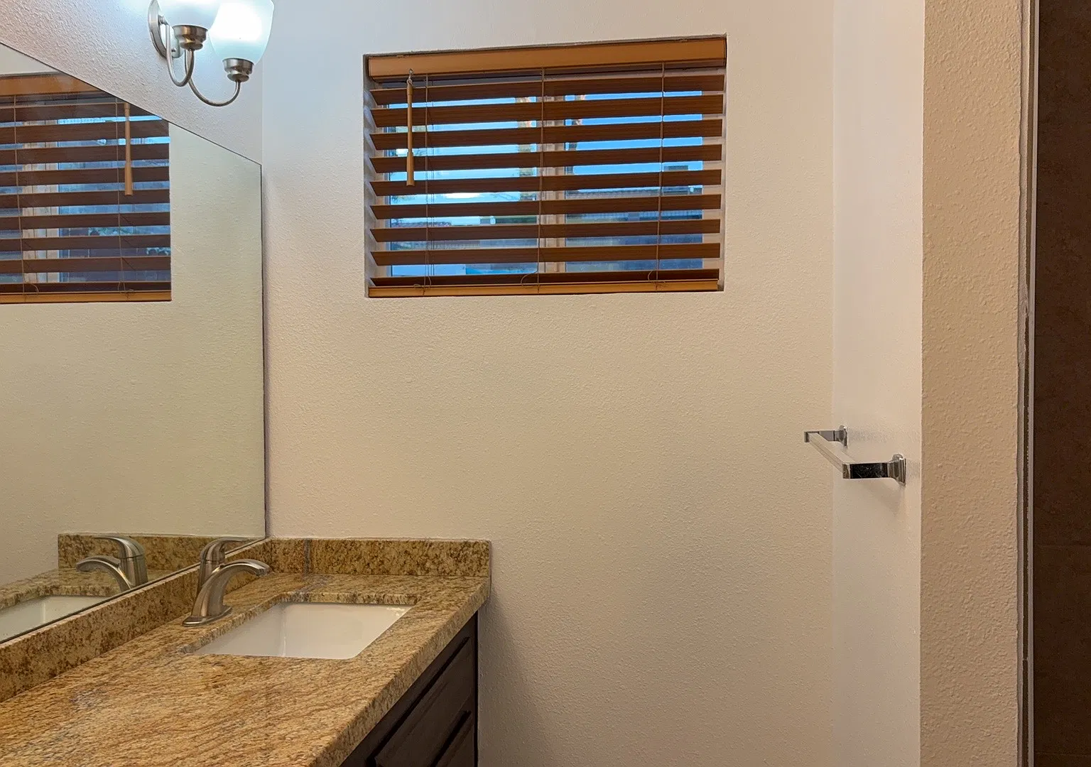 1 bed, 2000 sqft, $900 — Photo 2