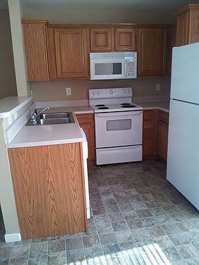 2nd image of 1331B NE 39th St
