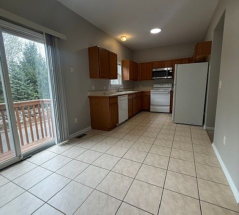 5th image of 930 Creekwood Ln #930
