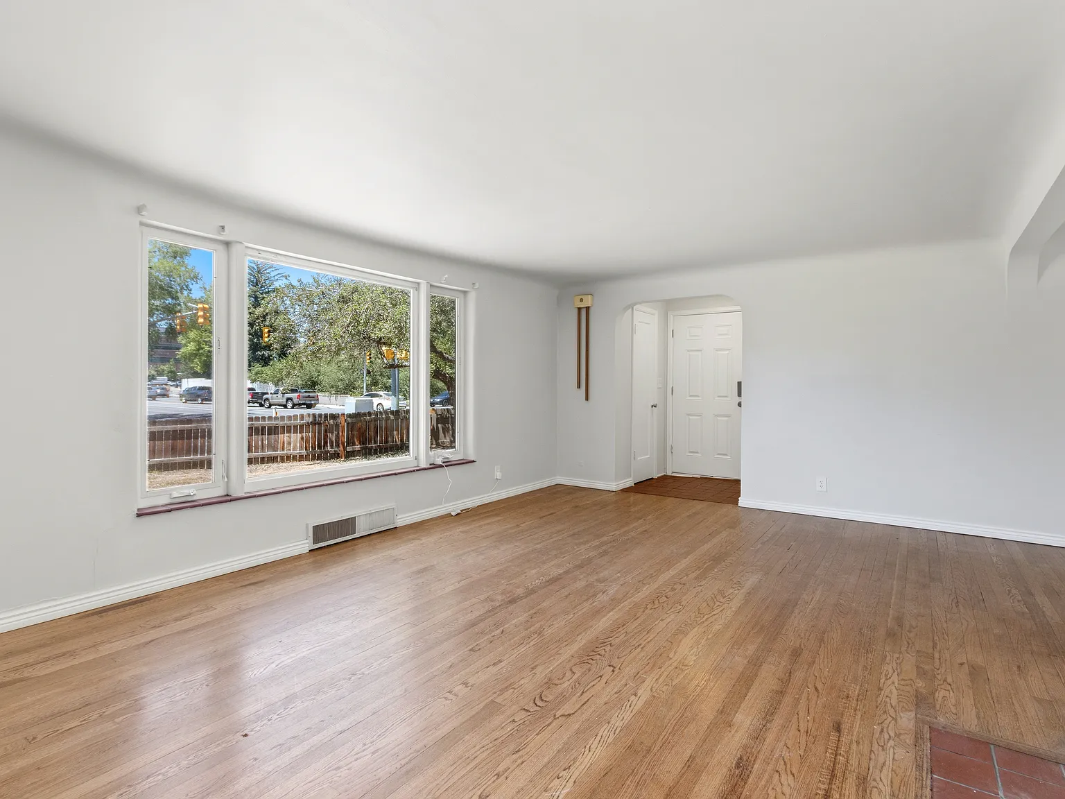 3 bed, 1200 sqft, $2,100 — Photo 3