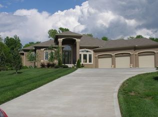 2905 Crystal Aire Ct, Grain Valley, MO 64029