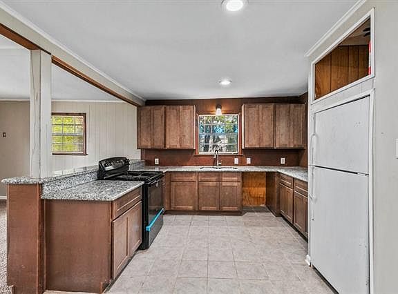 5th image of 2312 Rose St