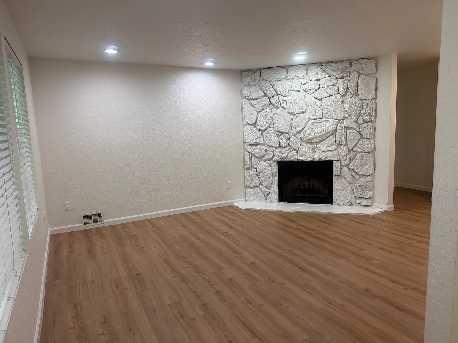 408 124th Pl SW — Photo 1