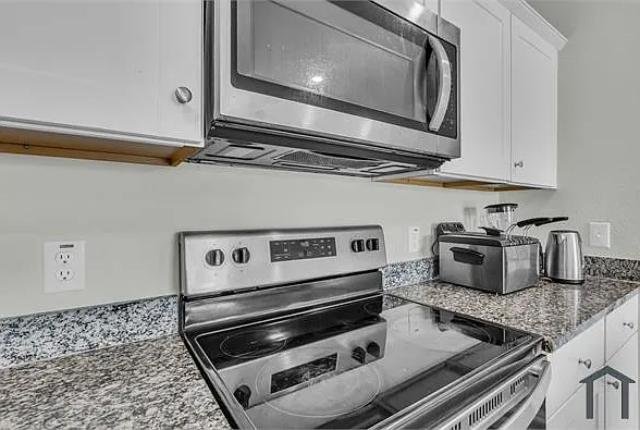 6102 Harrah Ln — Photo 9