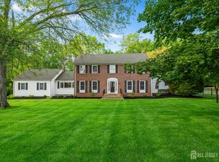 28 Southfield Rd, Edison, NJ 08820