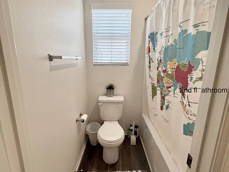 Full Bathroom (upstairs)