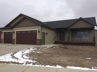 3070 12th Ave W, Dickinson, ND 58601