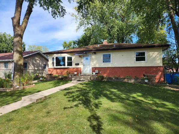 7 N Rose Ave, Addison, IL 60101