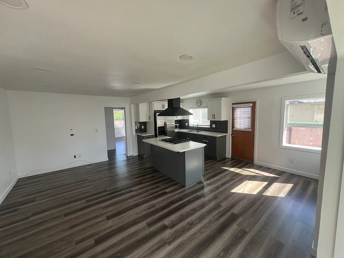 Building Photo - 894 Washington Ave #1